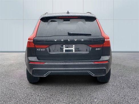 Used 2025 Volvo XC60 B5 Plus image 5