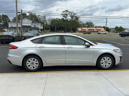 Used 2019 Ford Fusion S FWD image 4