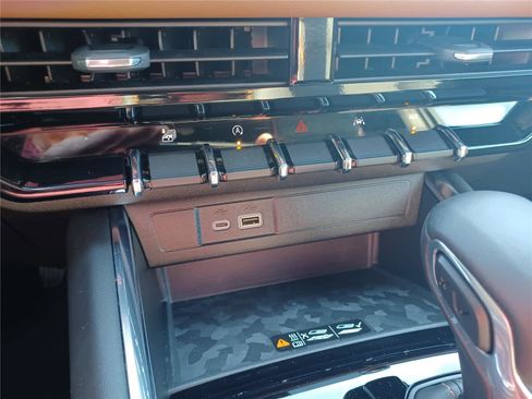 Used 2024 GMC Canyon AT4 w/ AT4 Premium Package image 24