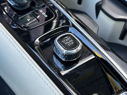 Used 2024 Volvo S90 T8 Ultimate image 23