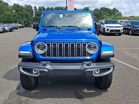 Used 2025 Jeep Wrangler Unlimited Sahara AWD/4WD image 8
