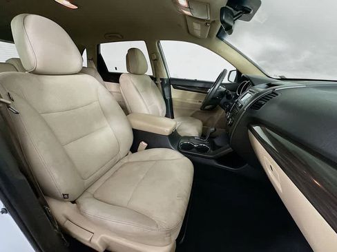 Used 2013 Kia Sorento LX w/ Convenience Pkg FWD image 14