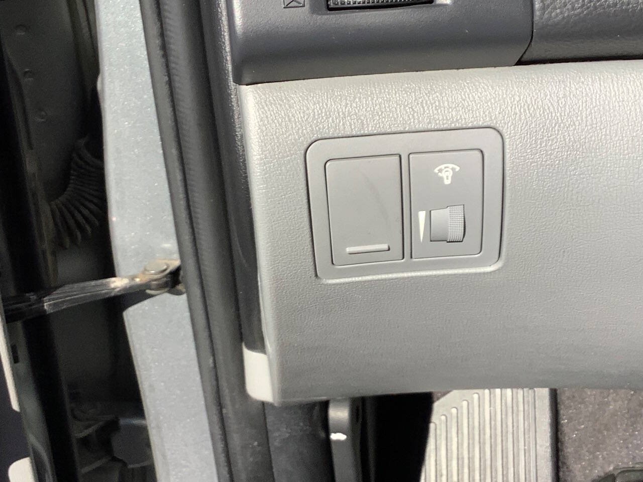 Used 2010 Hyundai Elantra GLS FWD image 38