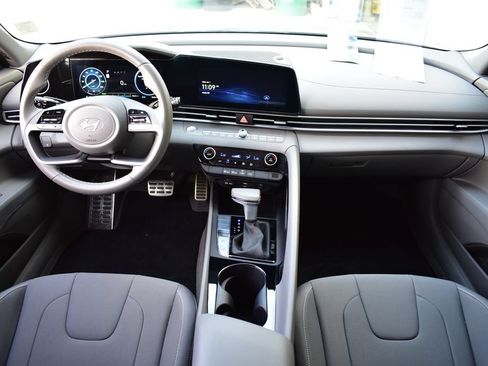 Used 2025 Hyundai Elantra SEL w/ Cargo Package FWD image 26