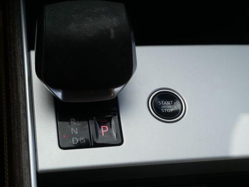 Certified 2025 Land Rover Range Rover Autobiography AWD/4WD image 33