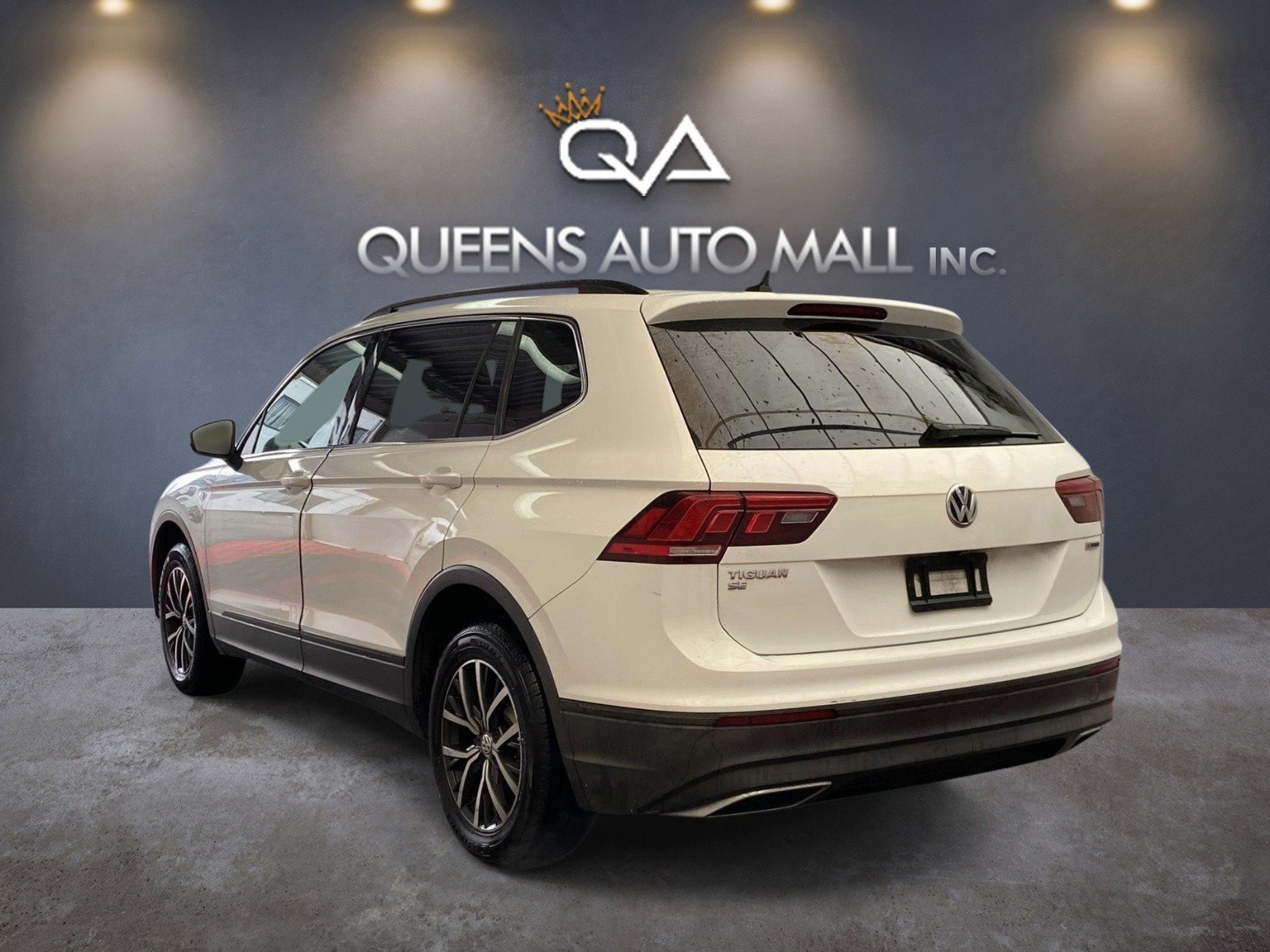 Used 2019 Volkswagen Tiguan SE w/ Panoramic Sunroof Package AWD/4WD image 4