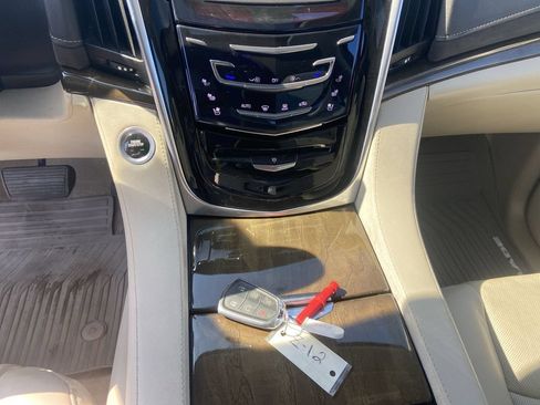 Certified 2020 Cadillac Escalade Premium Luxury AWD/4WD image 26