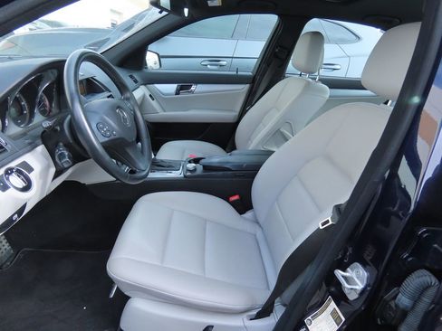Used 2011 Mercedes-Benz C 300 Sedan image 10