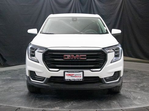 Used 2024 GMC Terrain SLE image 4