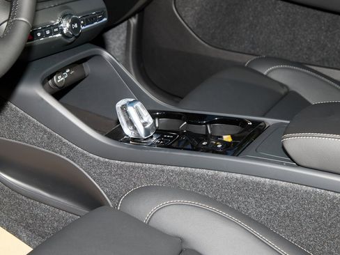 New 2026 Volvo XC40 B5 Ultra w/ Climate Package image 16