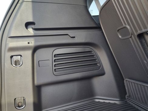 New 2026 Chevrolet Traverse RS w/ LPO, Floor Liner Package image 21