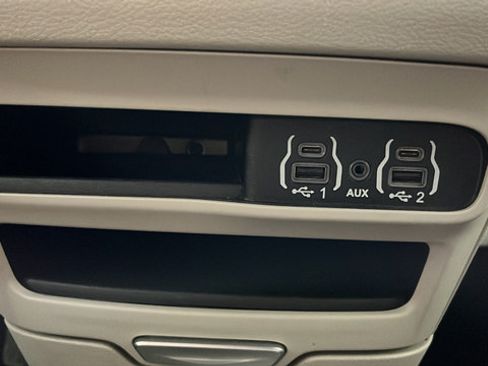 Used 2023 Chrysler Pacifica Touring-L FWD image 32