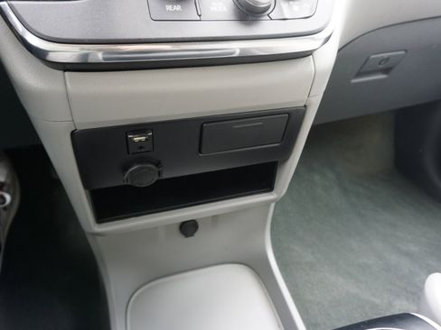 Used 2018 Toyota Sienna LE image 21