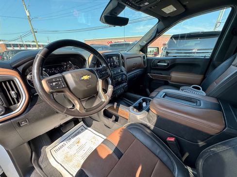 Used 2020 Chevrolet Silverado 1500 High Country w/ Technology Package AWD/4WD image 18