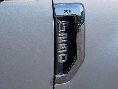 Used 2017 Ford F250 XL w/ Power Equipment Group AWD/4WD image 33