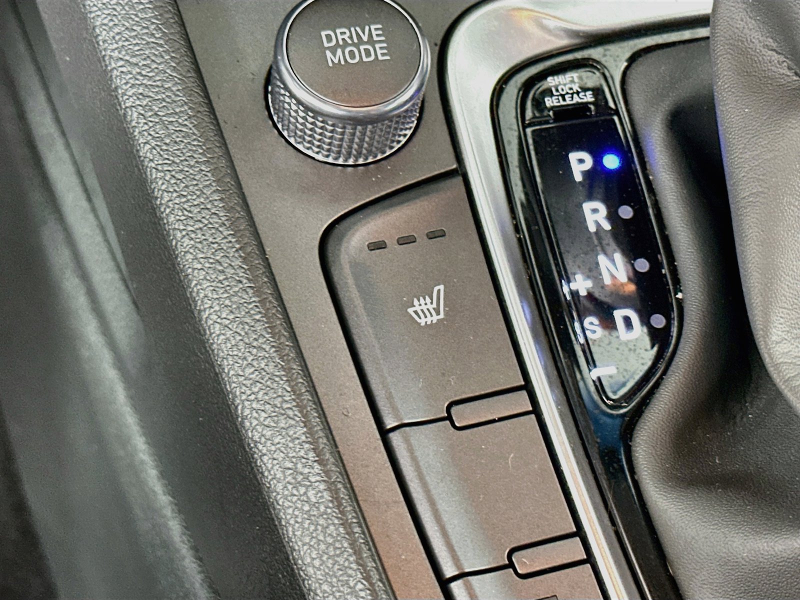 Certified 2022 Hyundai Kona Limited FWD image 22