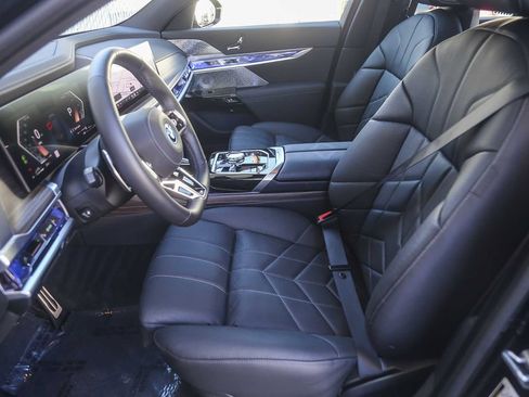 Used 2025 BMW 750e xDrive w/ Premium Package AWD/4WD image 14
