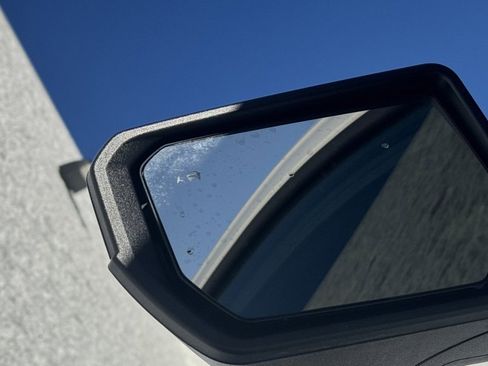 Used 2025 Chevrolet Colorado ZR2 w/ Midnight Edition image 21