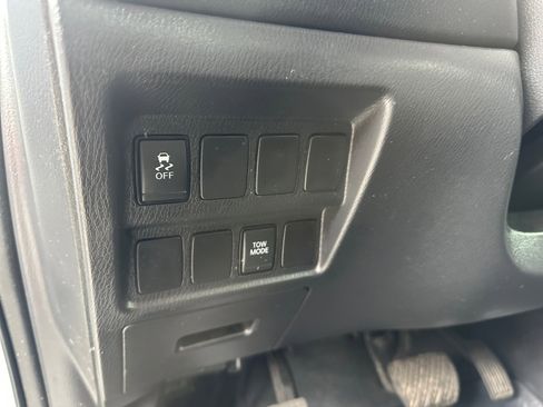 Used 2020 Nissan Pathfinder S image 17