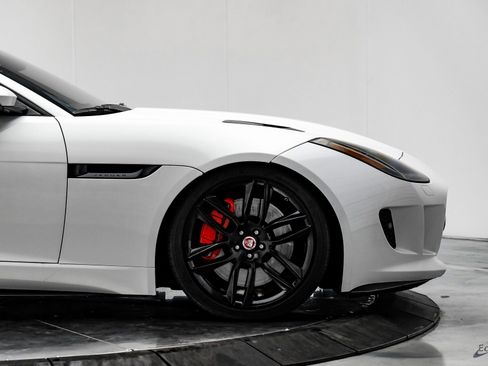 Used 2016 Jaguar F-TYPE R image 17