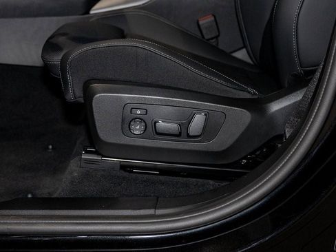 Used 2026 BMW X3 xDrive30 w/ Premium Package image 16