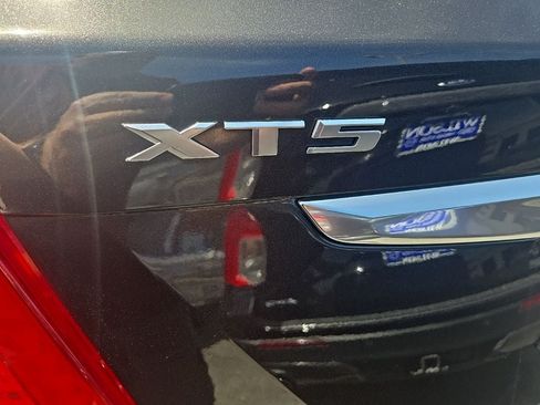 Used 2018 Cadillac XT5 Platinum w/ Driver Assist Package AWD/4WD image 44