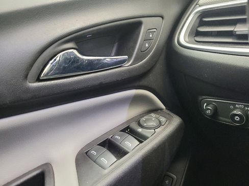 Used 2018 Chevrolet Equinox Premier image 27