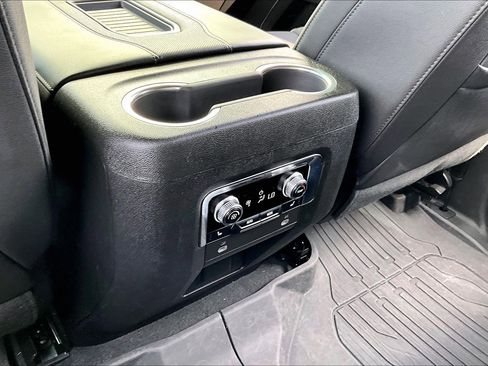 Used 2023 GMC Yukon SLT w/ SLT Luxury Package AWD/4WD image 23