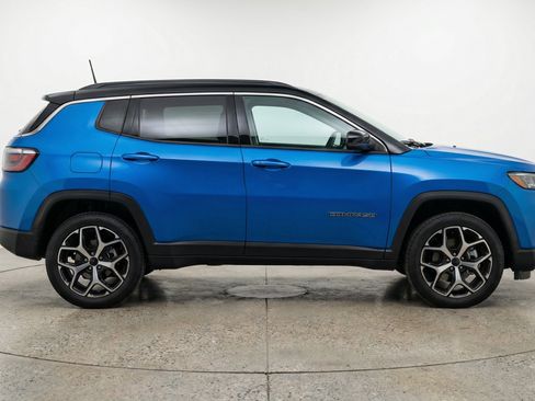 Used 2025 Jeep Compass Limited AWD/4WD image 11