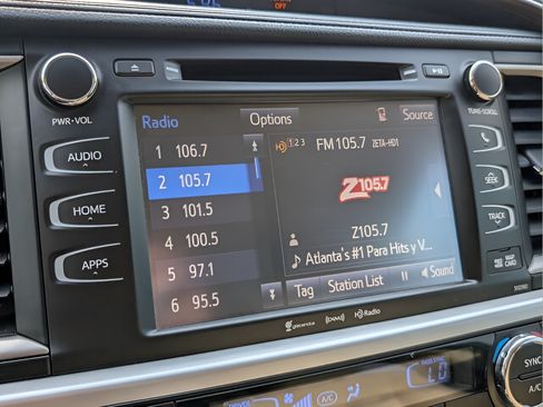 Used 2019 Toyota Highlander XLE FWD image 19
