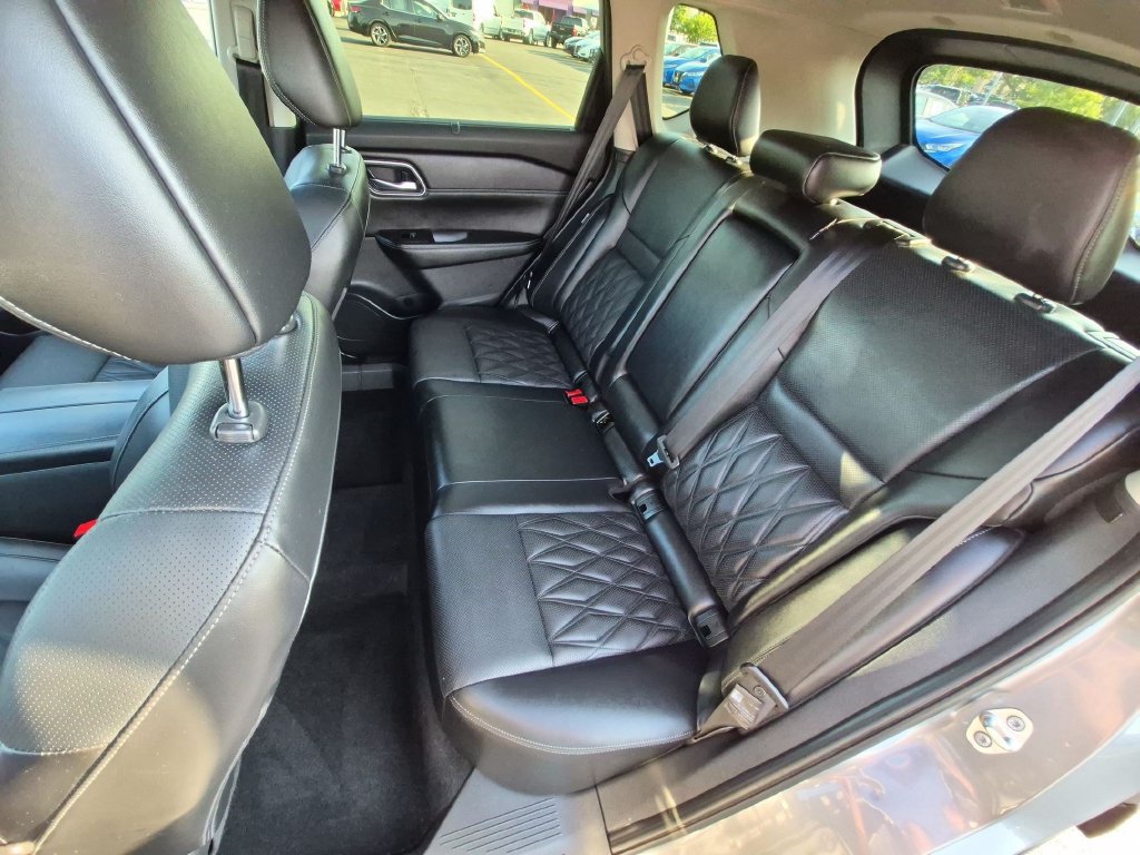Used 2024 Nissan Rogue Platinum AWD/4WD image 25