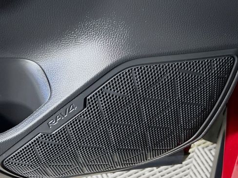 Used 2023 Toyota RAV4 XLE Premium image 19