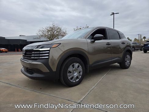 New 2025 Nissan Kicks S image 2