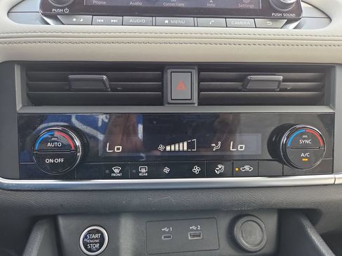 Used 2023 Nissan Rogue SV FWD image 33
