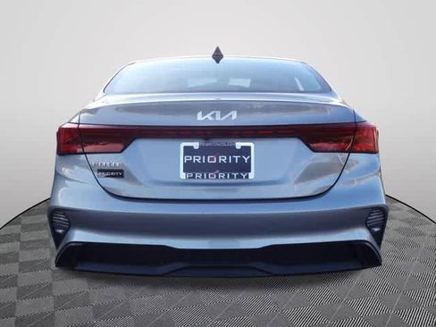 Used 2022 Kia Forte LXS image 3