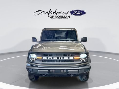 New 2025 Ford Bronco 4-Door image 2