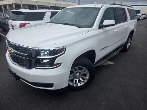 Used 2017 Chevrolet Suburban LT image 2