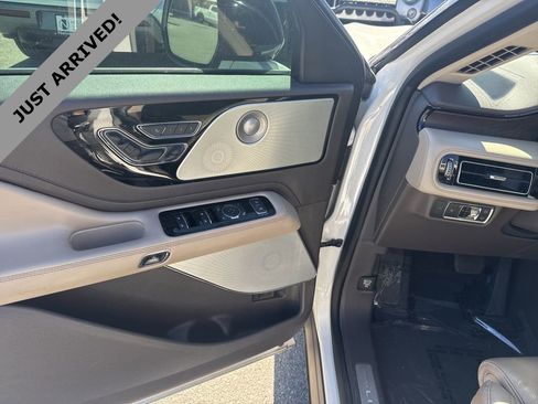 Used 2020 Lincoln Aviator Reserve w/ Equipment Group 202A image 11