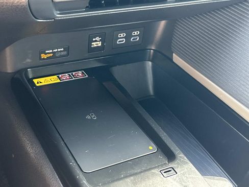 Used 2025 Toyota Camry SE FWD image 29