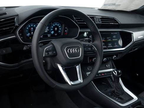 New 2025 Audi Q3 2.0T Premium image 9