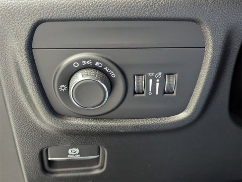 New 2025 Jeep Grand Cherokee Altitude image 12