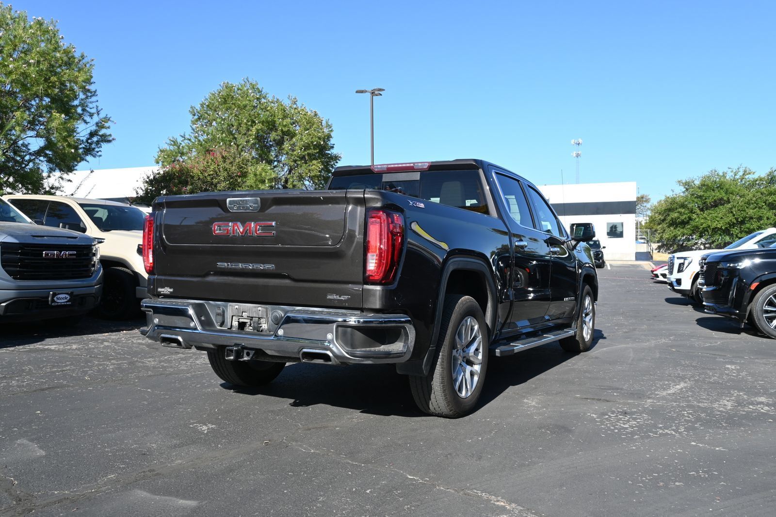 Used 2022 GMC Sierra 1500 SLT AWD/4WD image 5