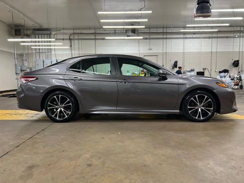Used 2020 Toyota Camry SE image 8