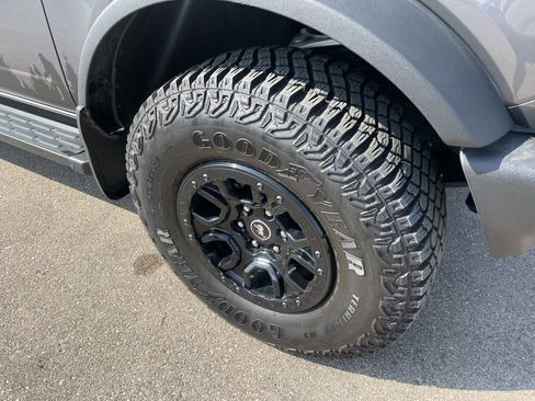 Used 2022 Ford Bronco Wildtrak image 3