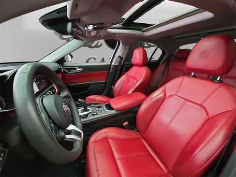 Used 2021 Alfa Romeo Giulia Ti w/ Nero Edizione image 10