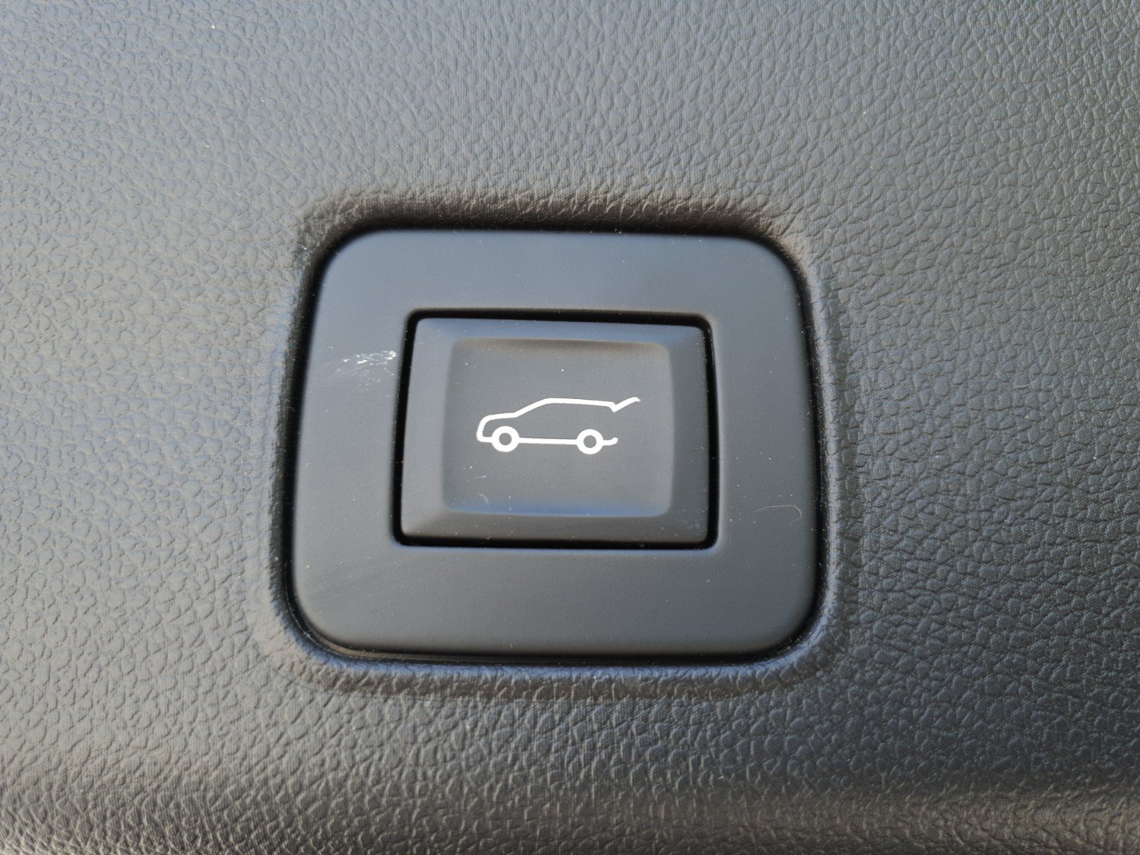 Used 2021 Chevrolet TrailBlazer RS w/ Sun and Liftgate Package FWD image 9