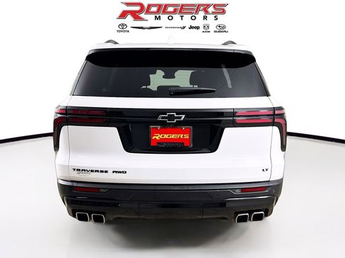 Used 2024 Chevrolet Traverse LT w/ Midnight/Sport Edition image 6