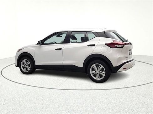 Used 2023 Nissan Kicks S image 5