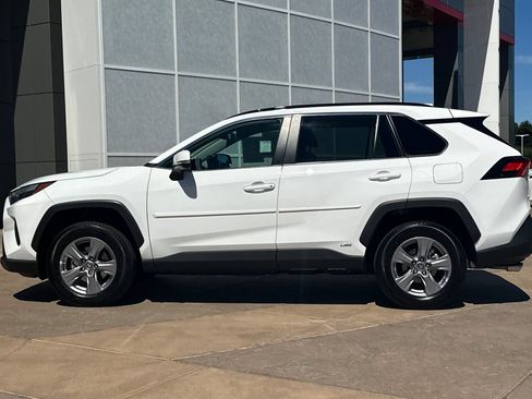Used 2024 Toyota RAV4 LE AWD/4WD image 7