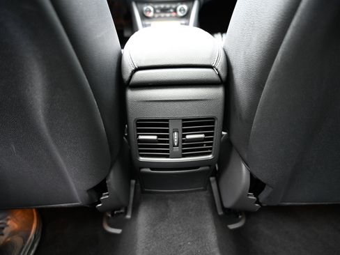 Used 2019 Mercedes-Benz GLA 250 4MATIC image 40